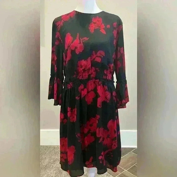 Forever 21 Dresses & Skirts - H&M 12 black red goth Floral Pleated Midi Dress boho Bell Sleeve Key Hole back